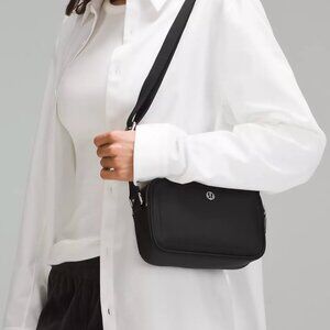 lululemon Crossbody Camera Bag 2L